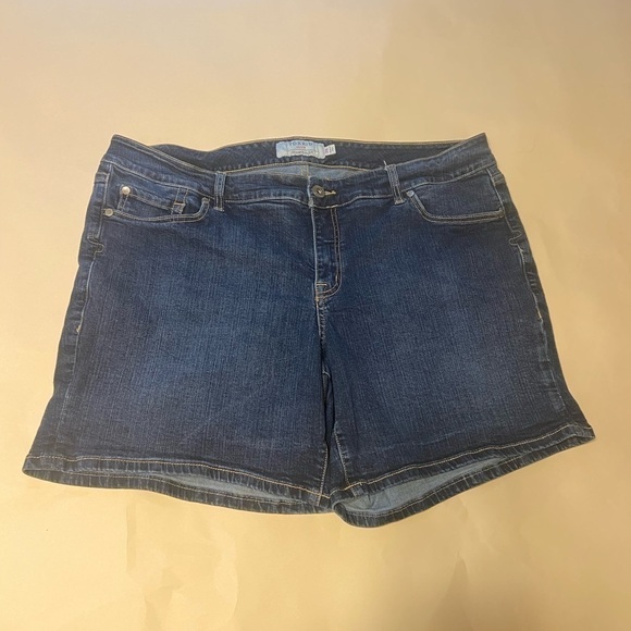 Torrid Denim Jean Shorts size 20 - Picture 1 of 8
